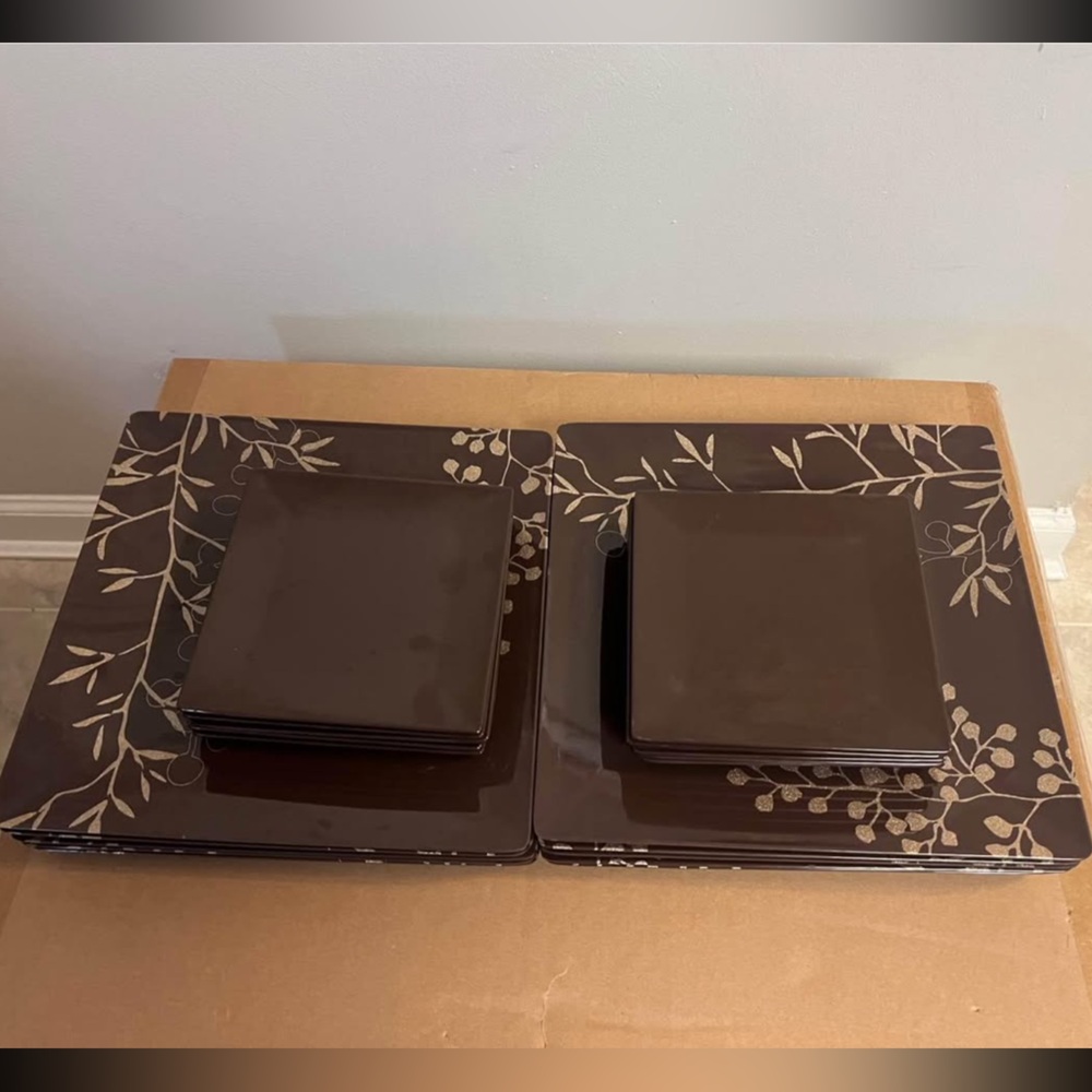 Square Dinnerware Set with Leaf Design